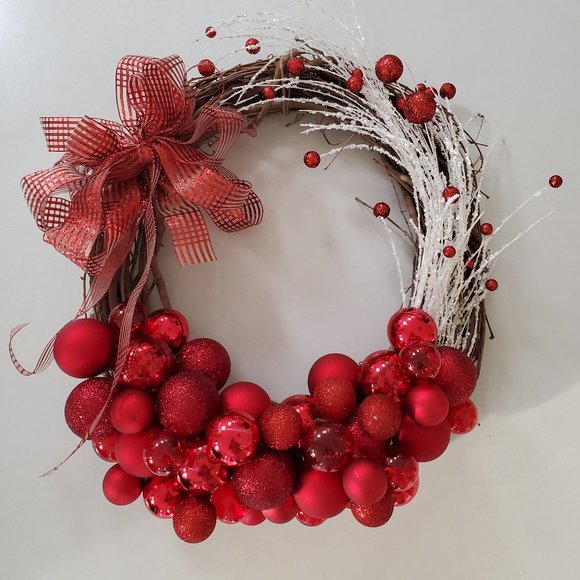 Grapevine Christmas Wreath Red